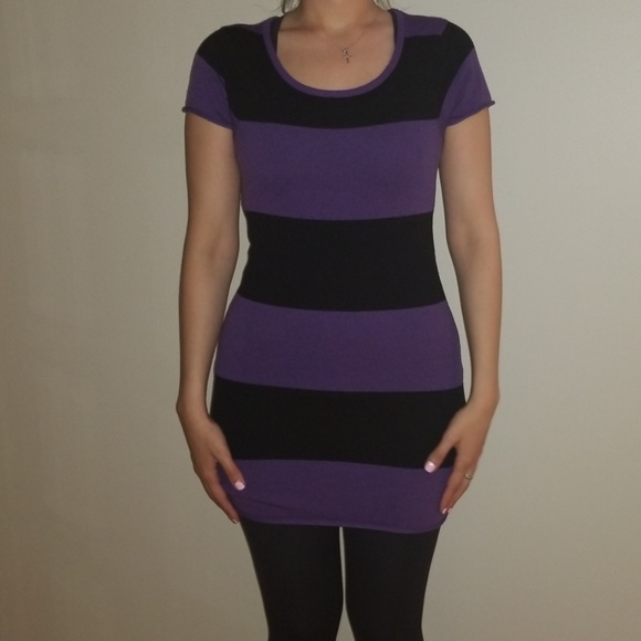 H&M Dresses & Skirts - H&M Short Sleeve Sweater Dress Size 2